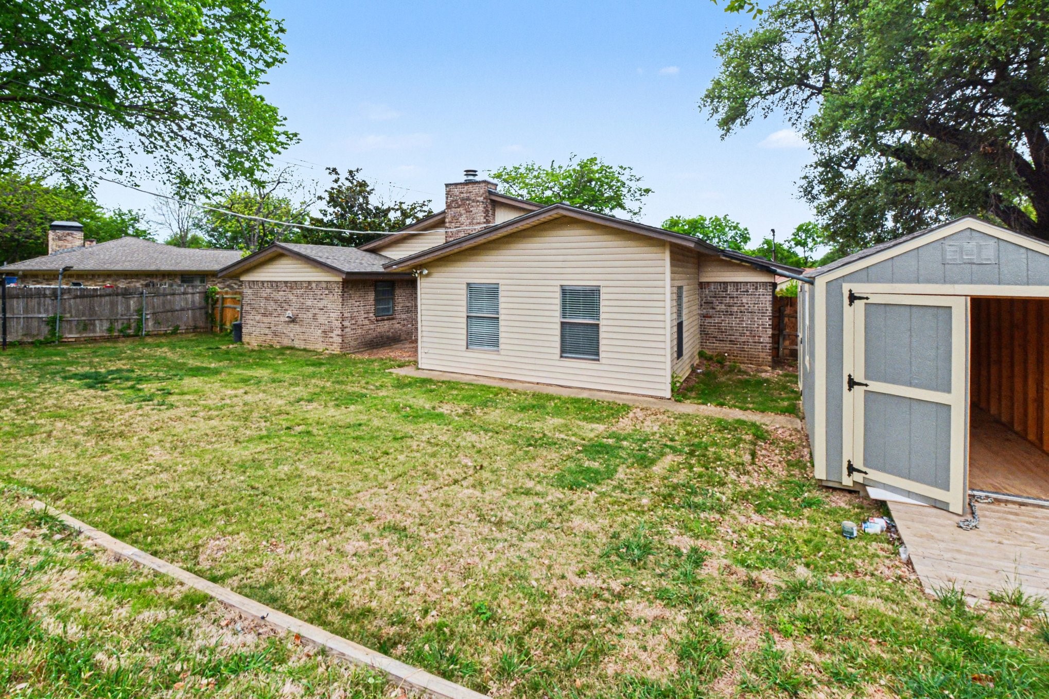 1629 Brent Court Grand Prairie TX 75051