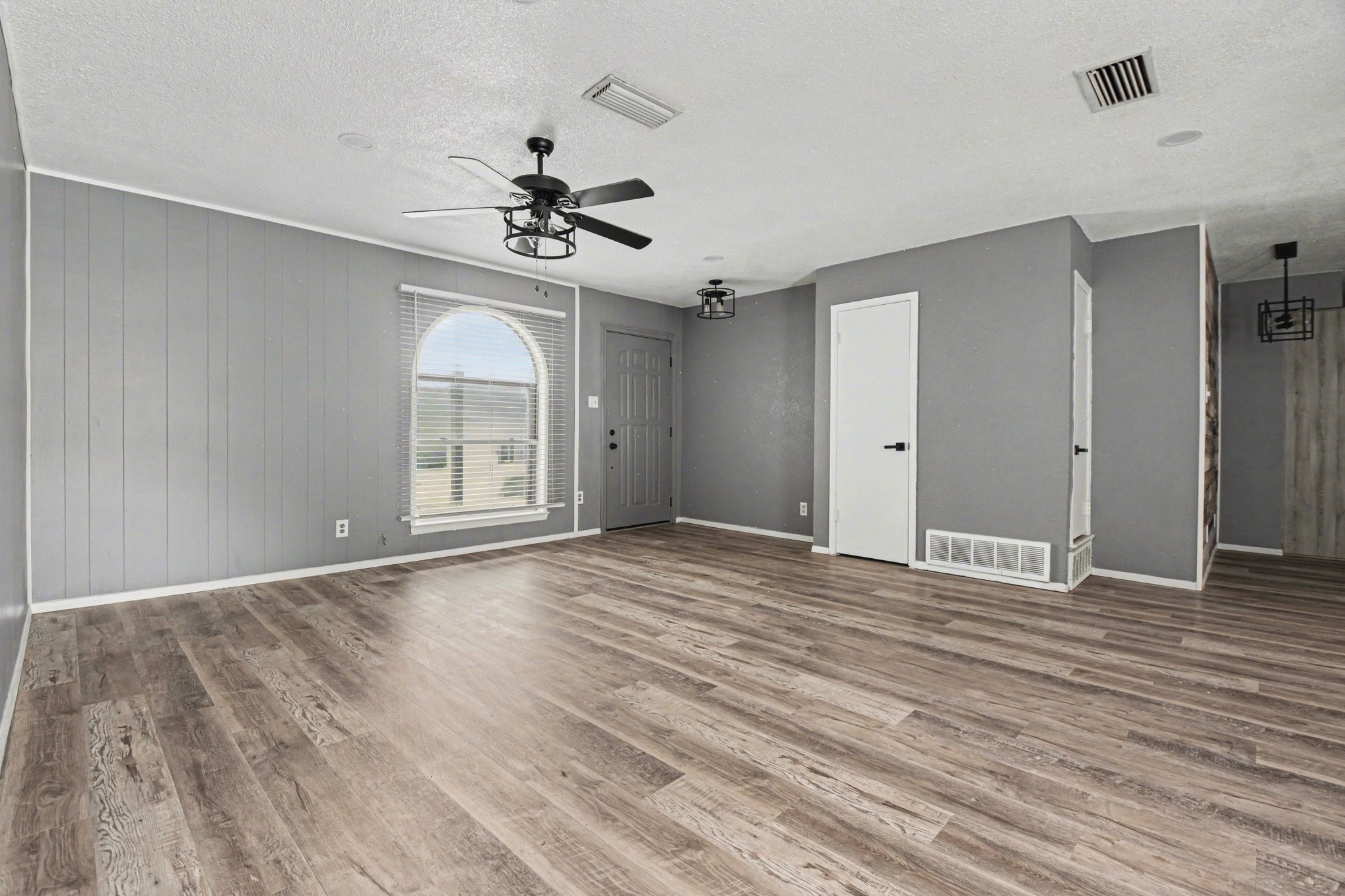 1629 Brent Court Grand Prairie TX 75051