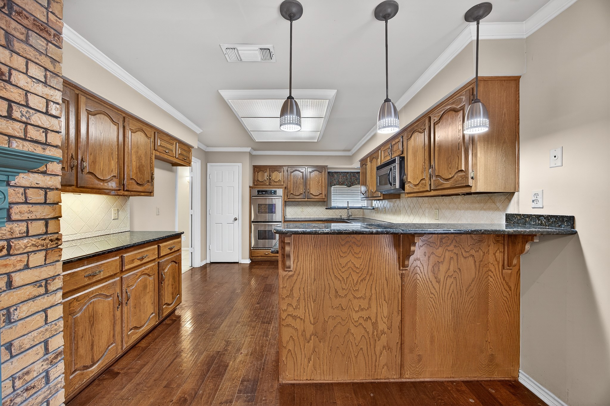 100 Castle Court Irving TX 75038