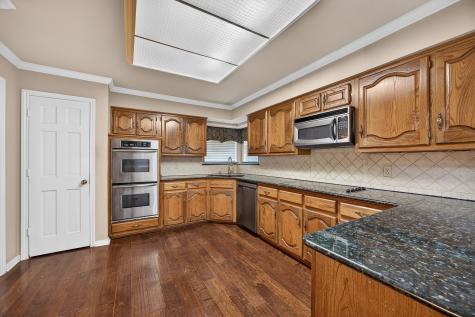 100 Castle Court Irving TX 75038