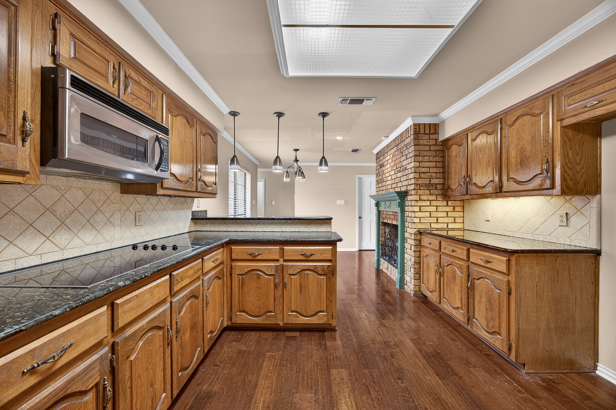 100 Castle Court Irving TX 75038