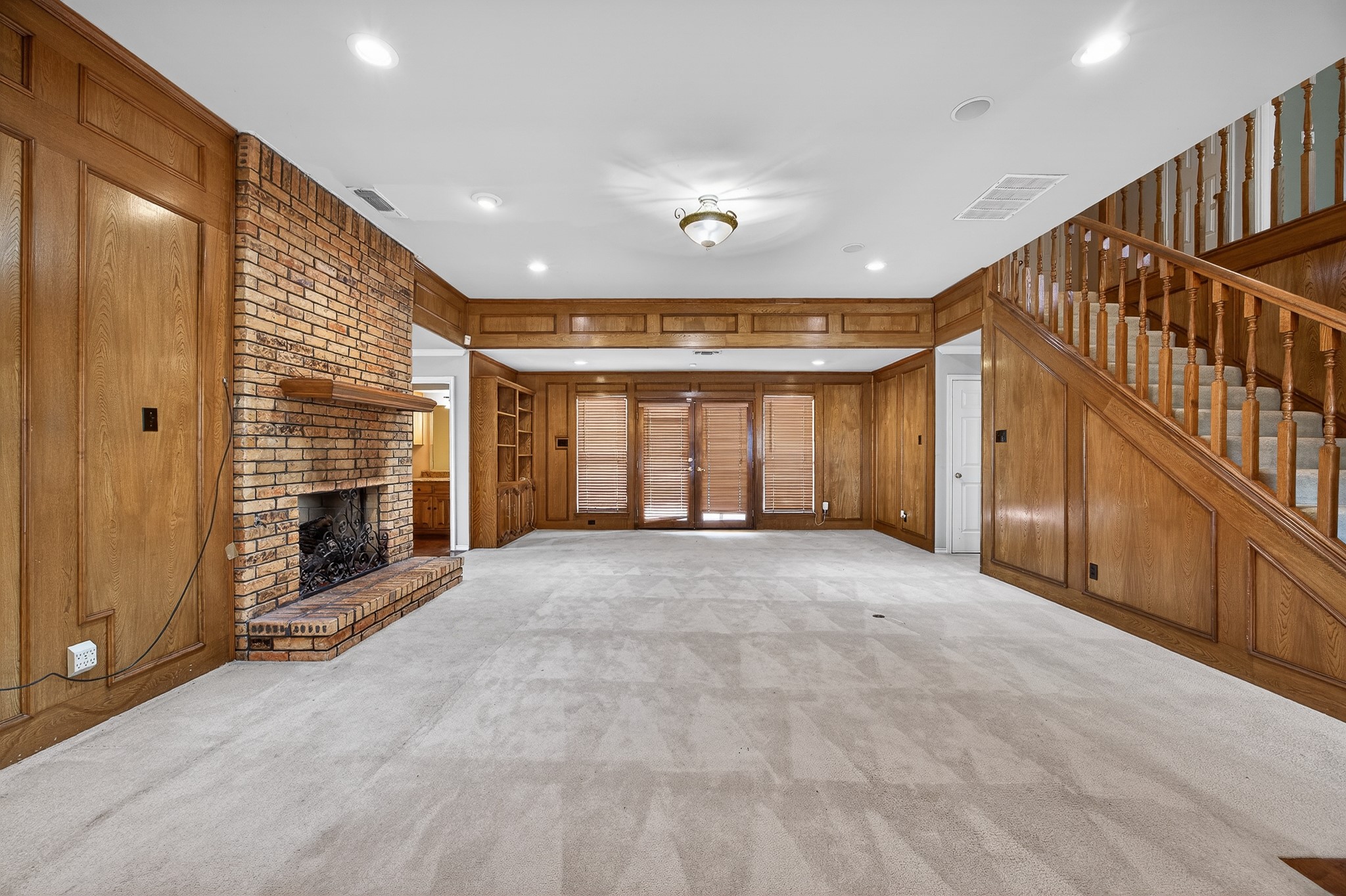 100 Castle Court Irving TX 75038
