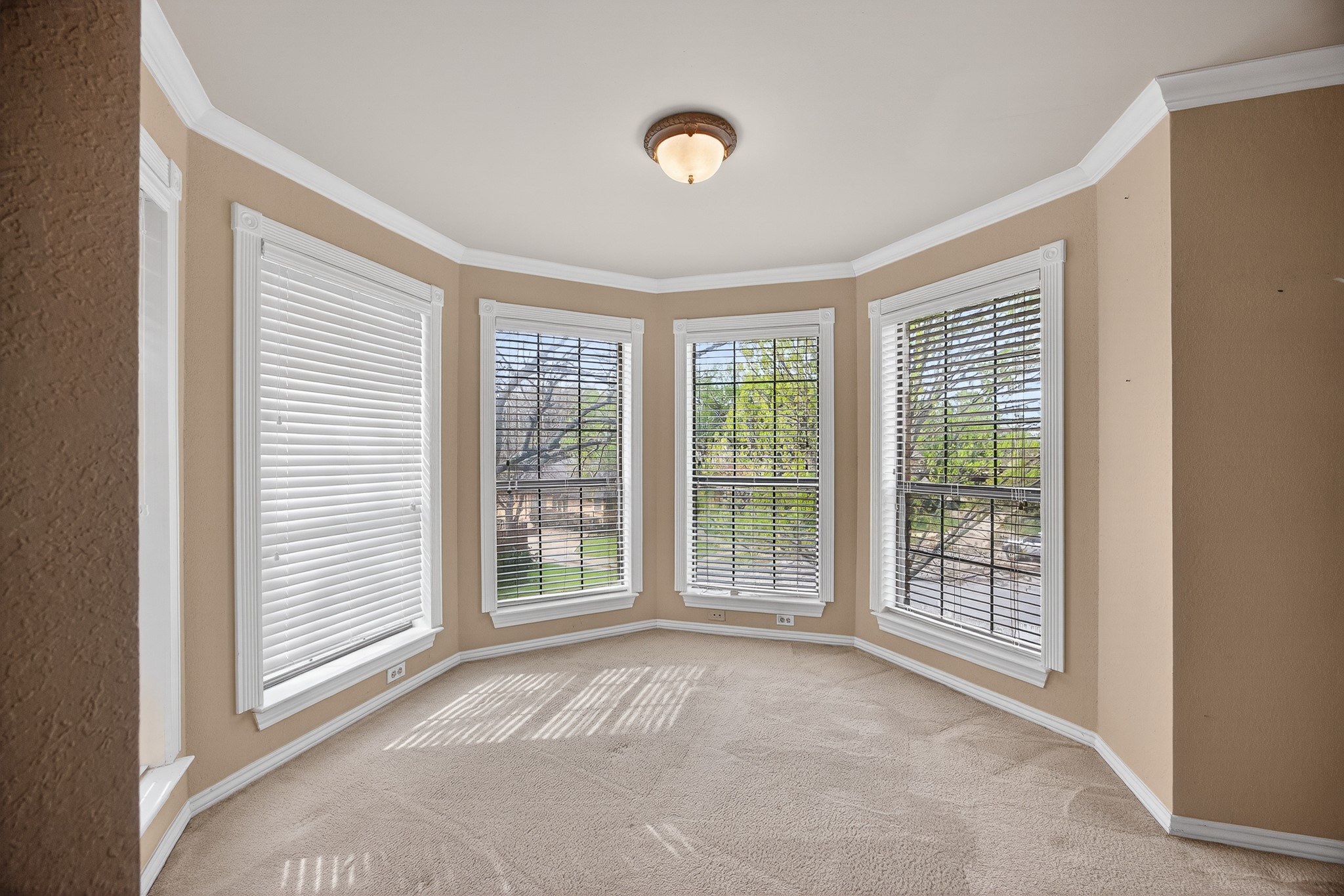 100 Castle Court Irving TX 75038