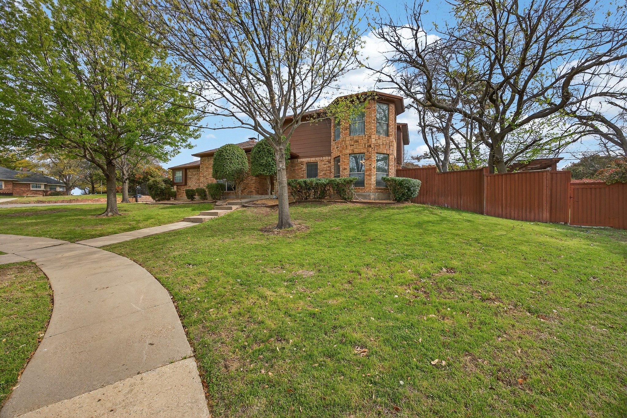 100 Castle Court Irving TX 75038