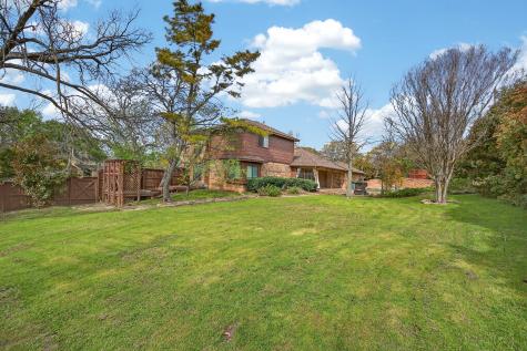 100 Castle Court Irving TX 75038