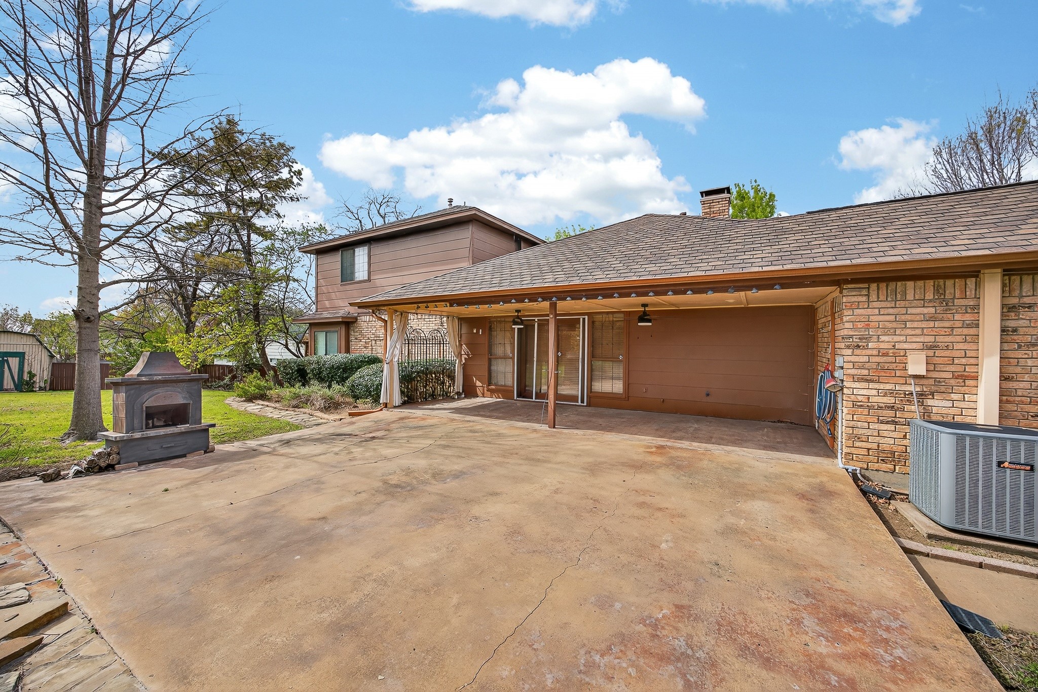 100 Castle Court Irving TX 75038