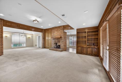 100 Castle Court Irving TX 75038