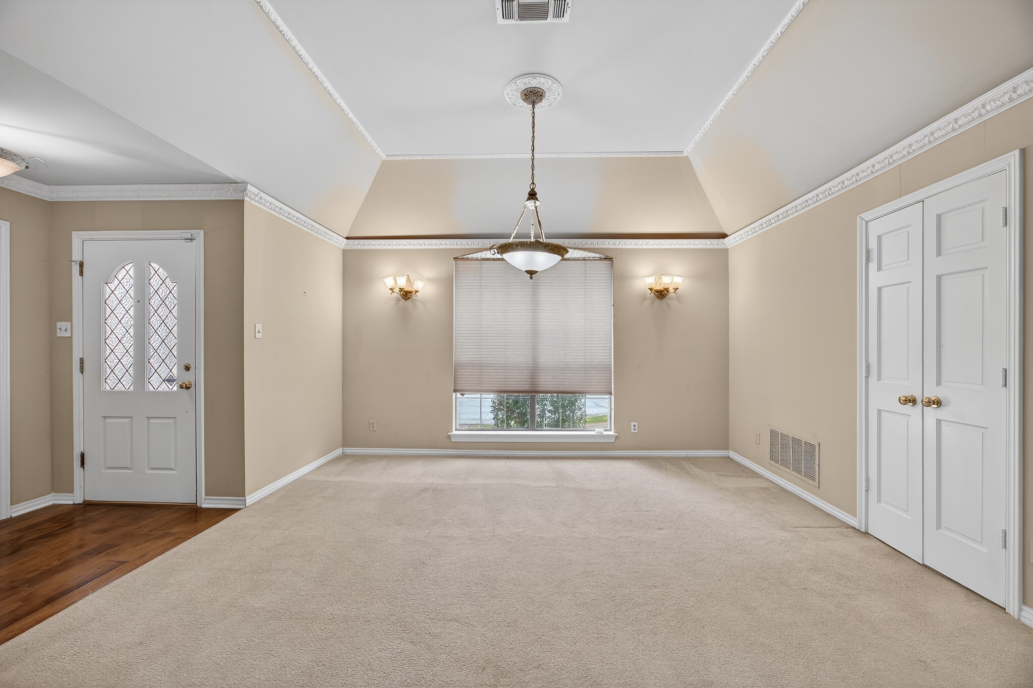 100 Castle Court Irving TX 75038