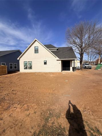203 W Cherry Street Nocona TX 76255