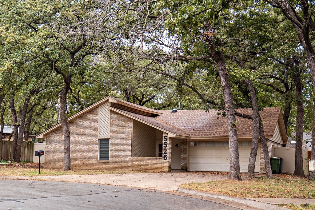 5526 Parliament Drive Arlington TX 76017