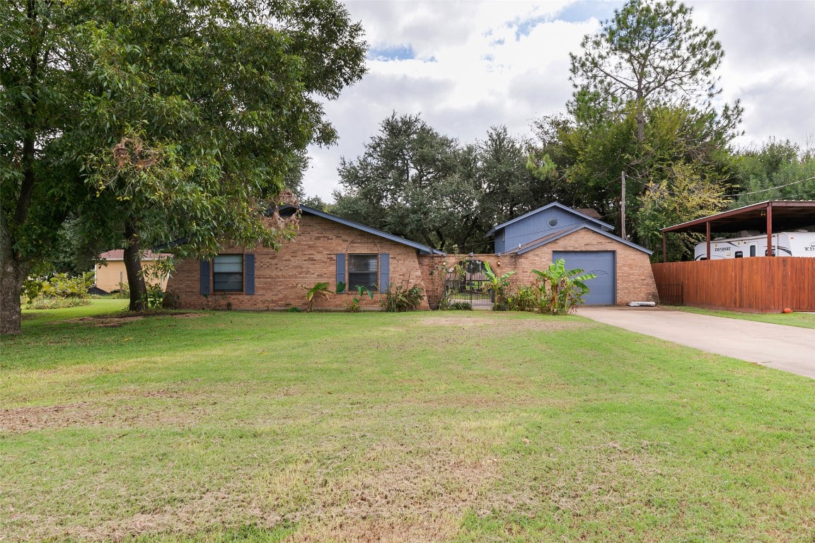 301 Granada Calle Street Granbury TX 76049