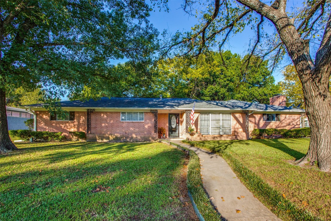 2009 Franklin Avenue Bonham TX 75418