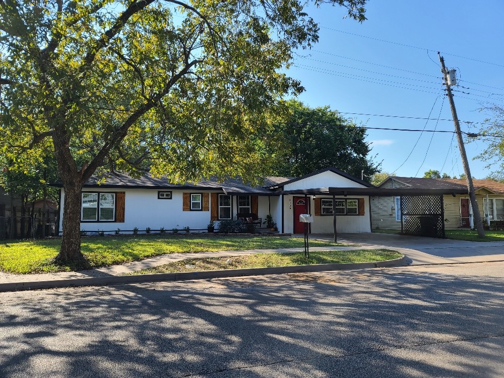1005 Poindexter Avenue Cleburne TX 76033