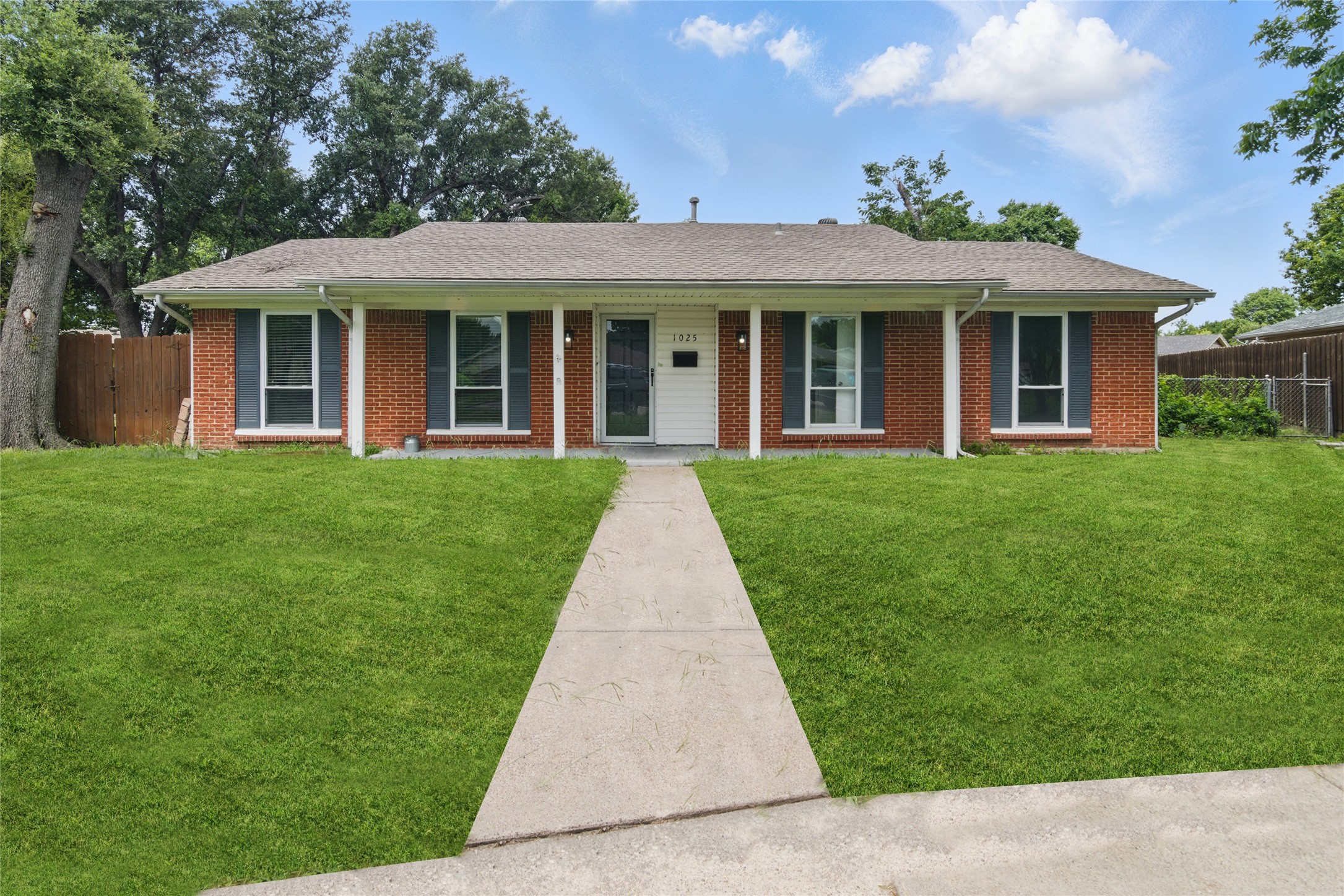 1025 Briar Way Garland TX 75043