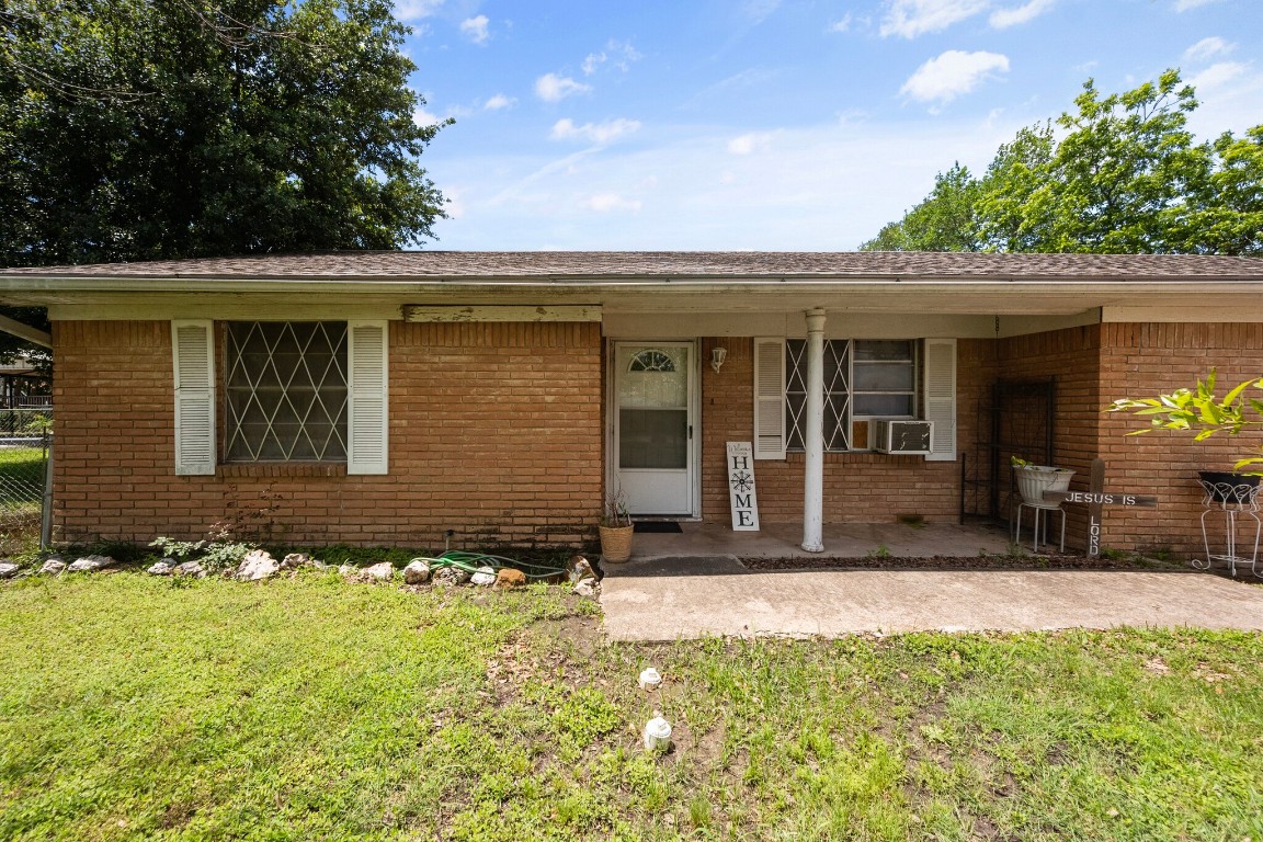 703 N Gilmer Avenue Dawson TX 76639
