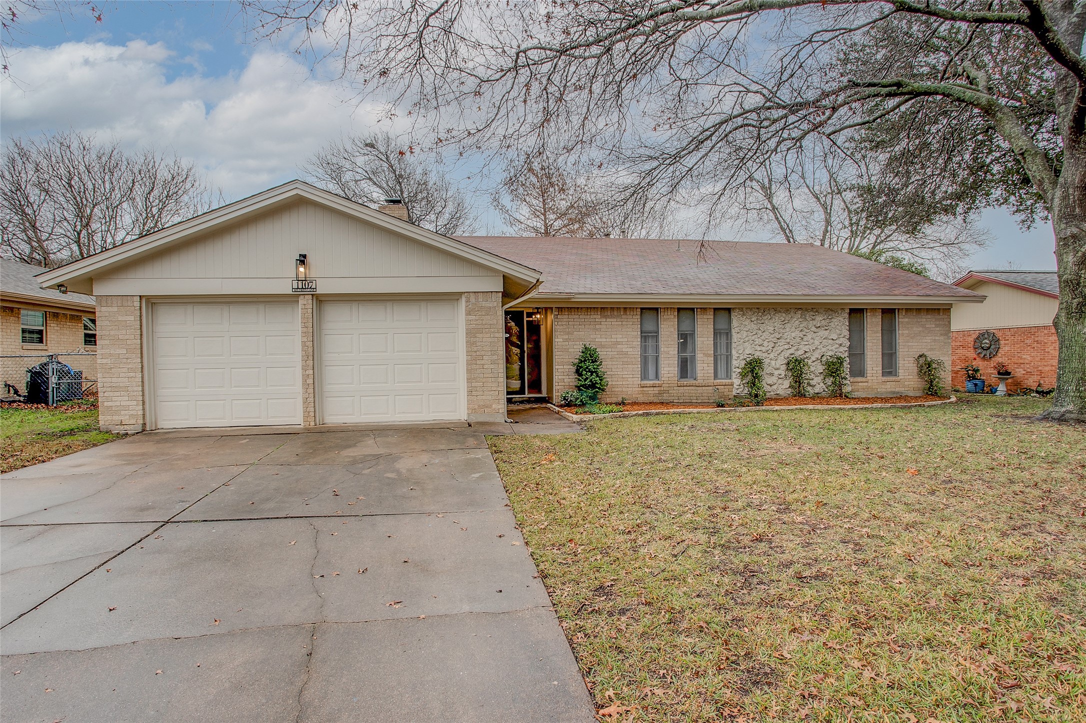 1107 Mildred Lane Benbrook TX 76126