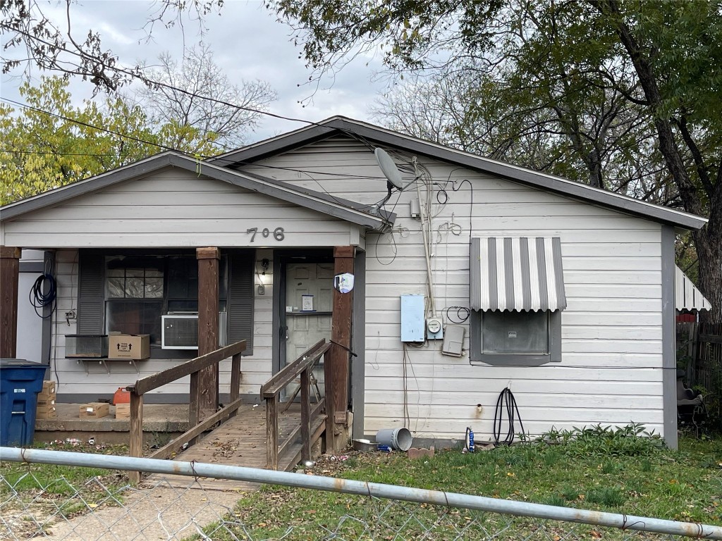 706 Neomi Avenue Dallas TX 75217