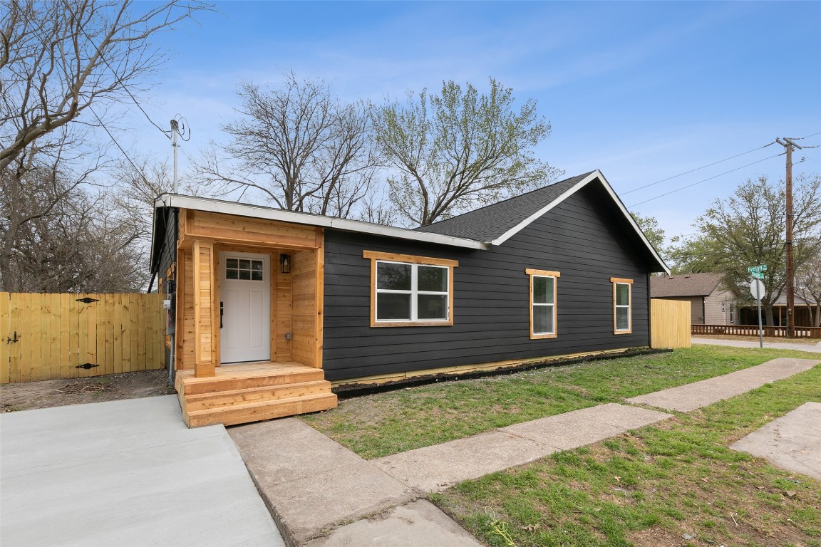 1009 E Standifer Street Mckinney TX 75069