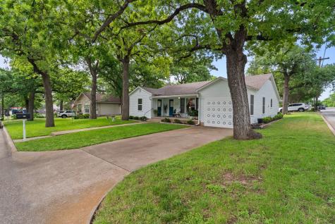 119 W Akard Street Weatherford TX 76086