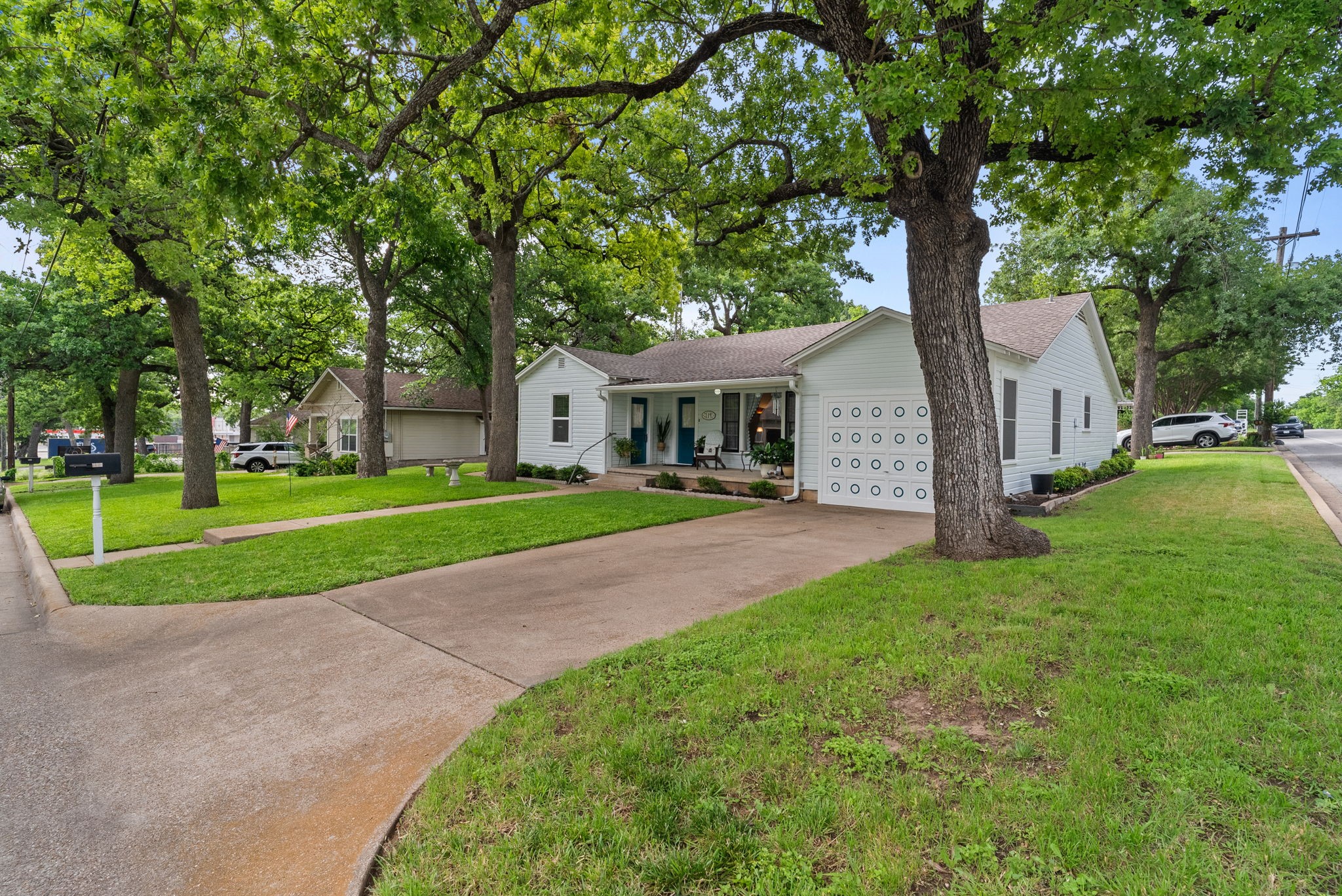 119 W Akard Street Weatherford TX 76086