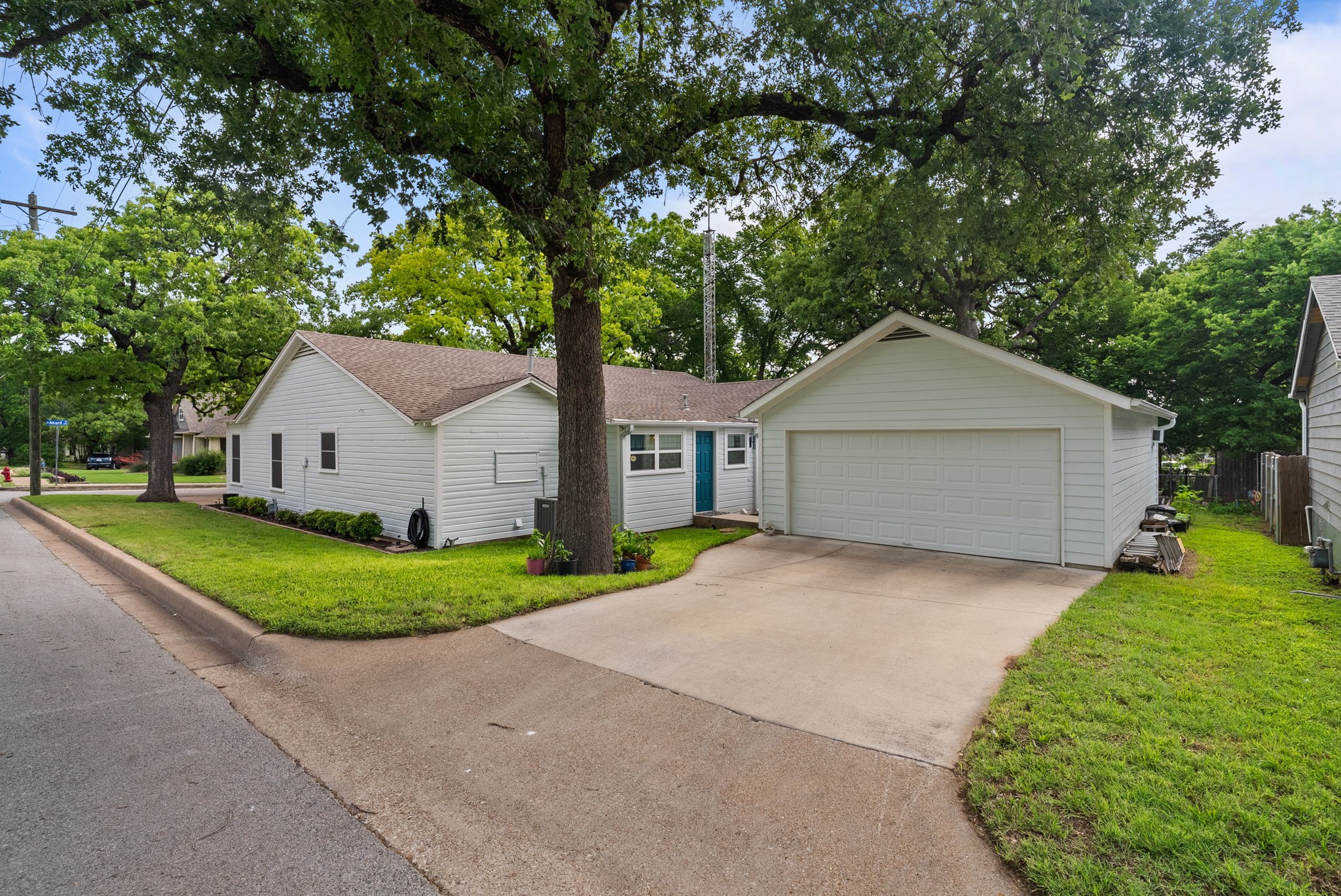 119 W Akard Street Weatherford TX 76086