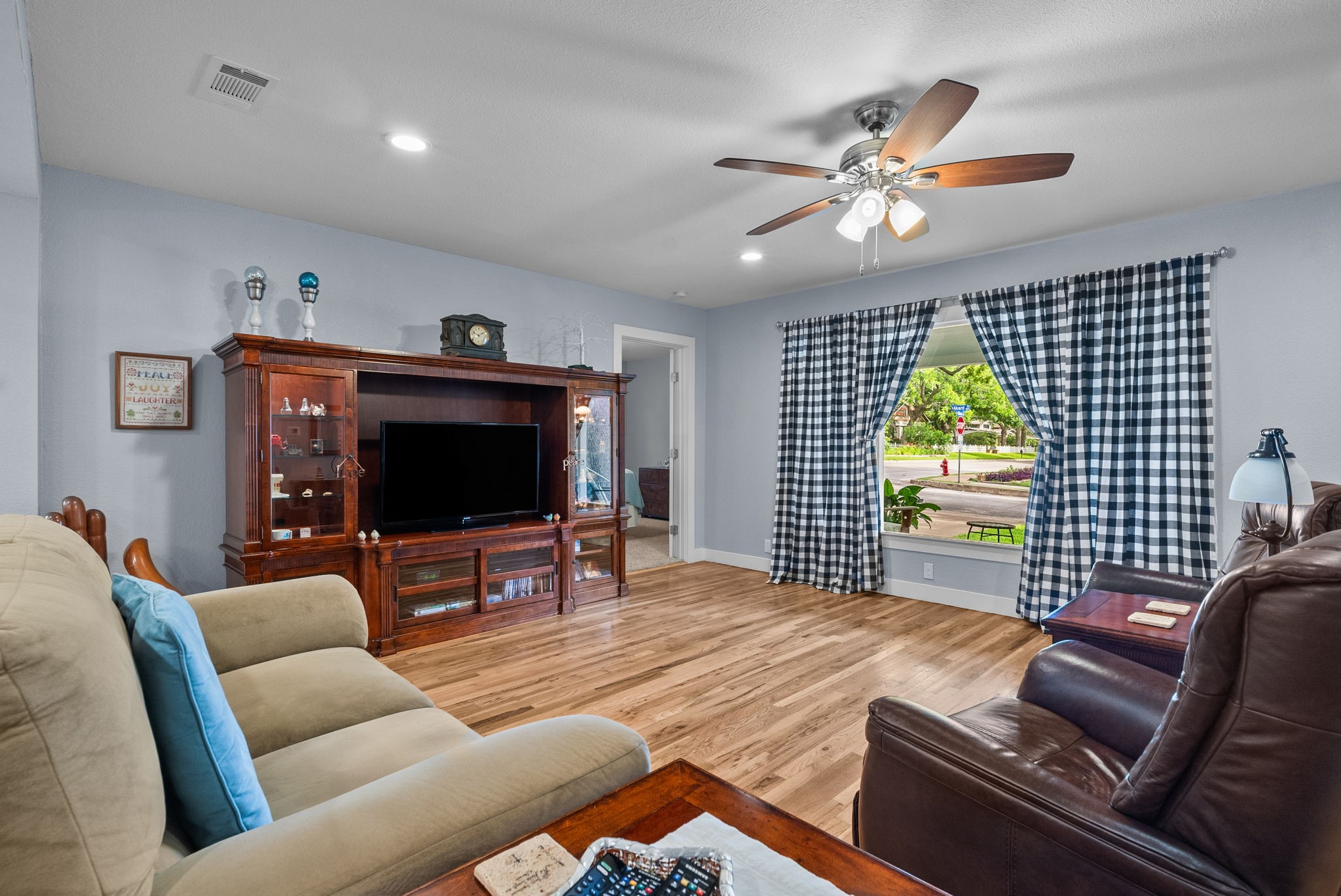 119 W Akard Street Weatherford TX 76086
