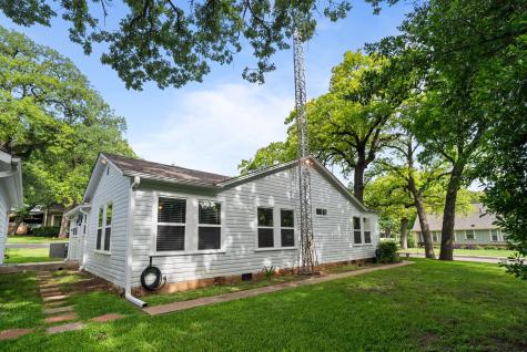119 W Akard Street Weatherford TX 76086