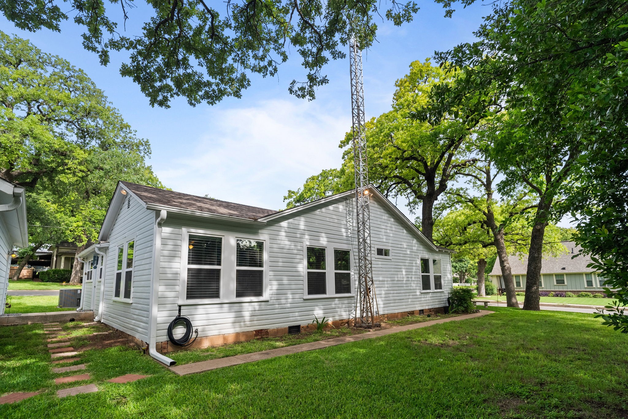 119 W Akard Street Weatherford TX 76086