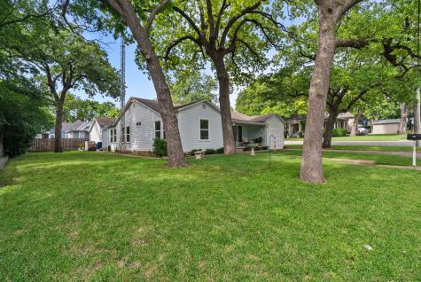 119 W Akard Street Weatherford TX 76086