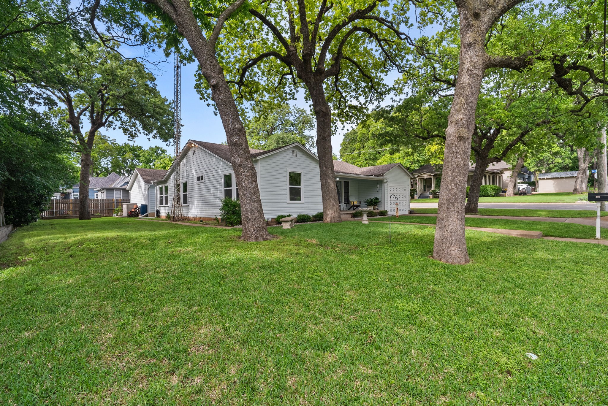 119 W Akard Street Weatherford TX 76086