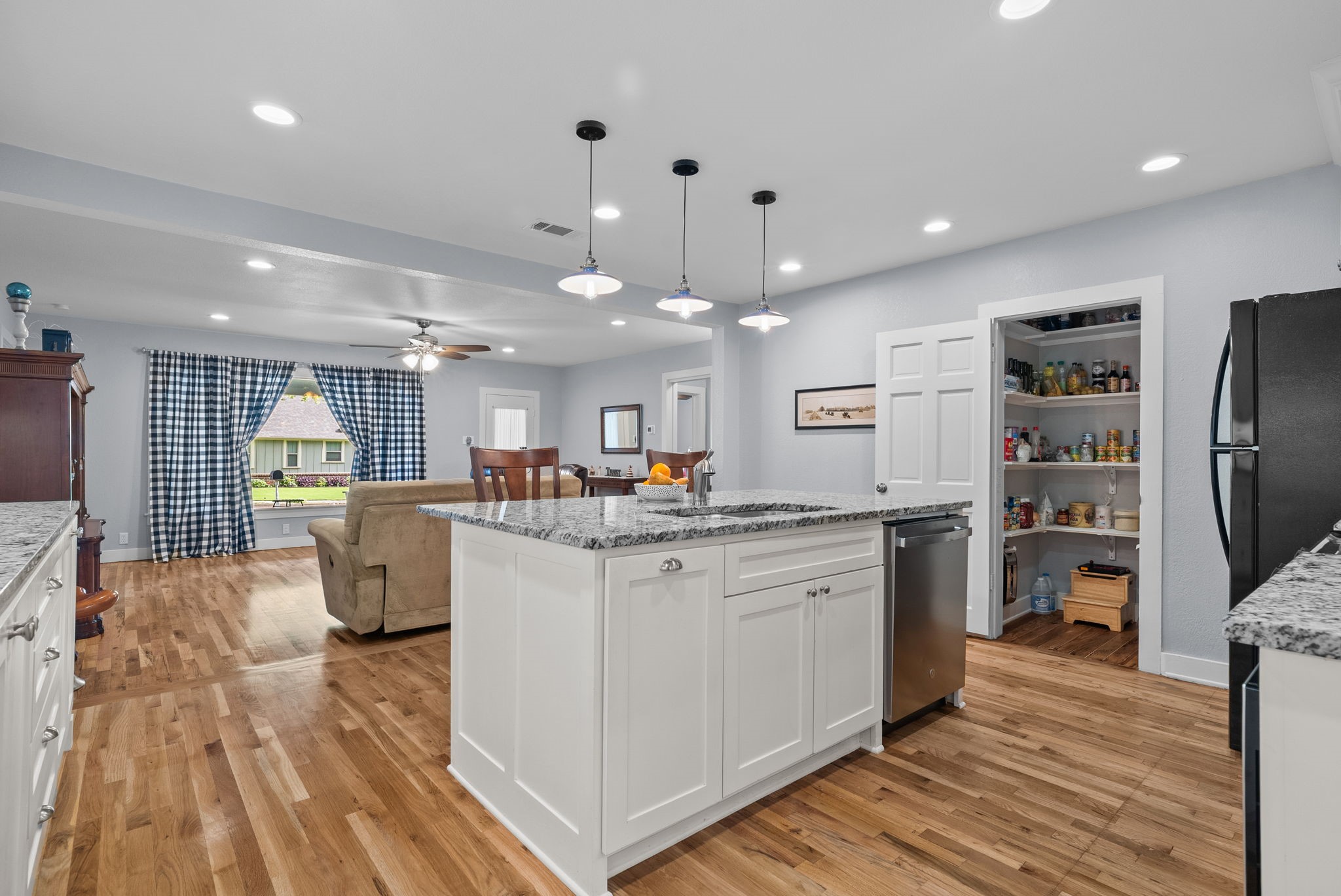 119 W Akard Street Weatherford TX 76086