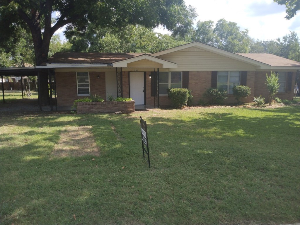 303 Live Oak Street Bowie TX 76230