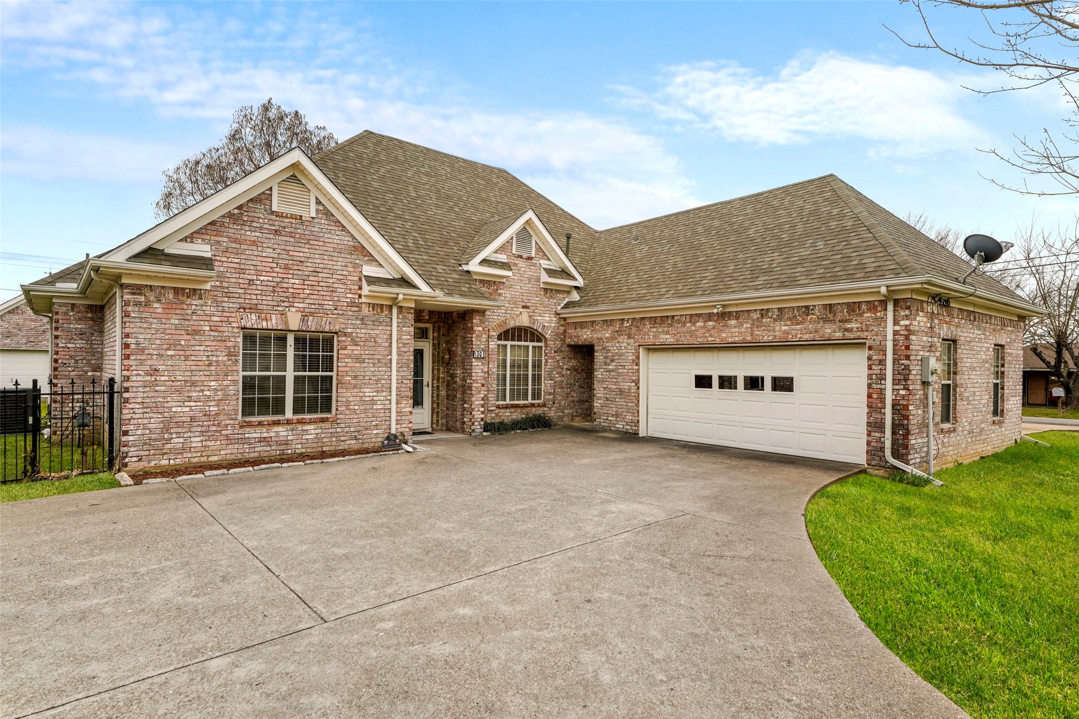 301 N Elm Quinlan TX 75474