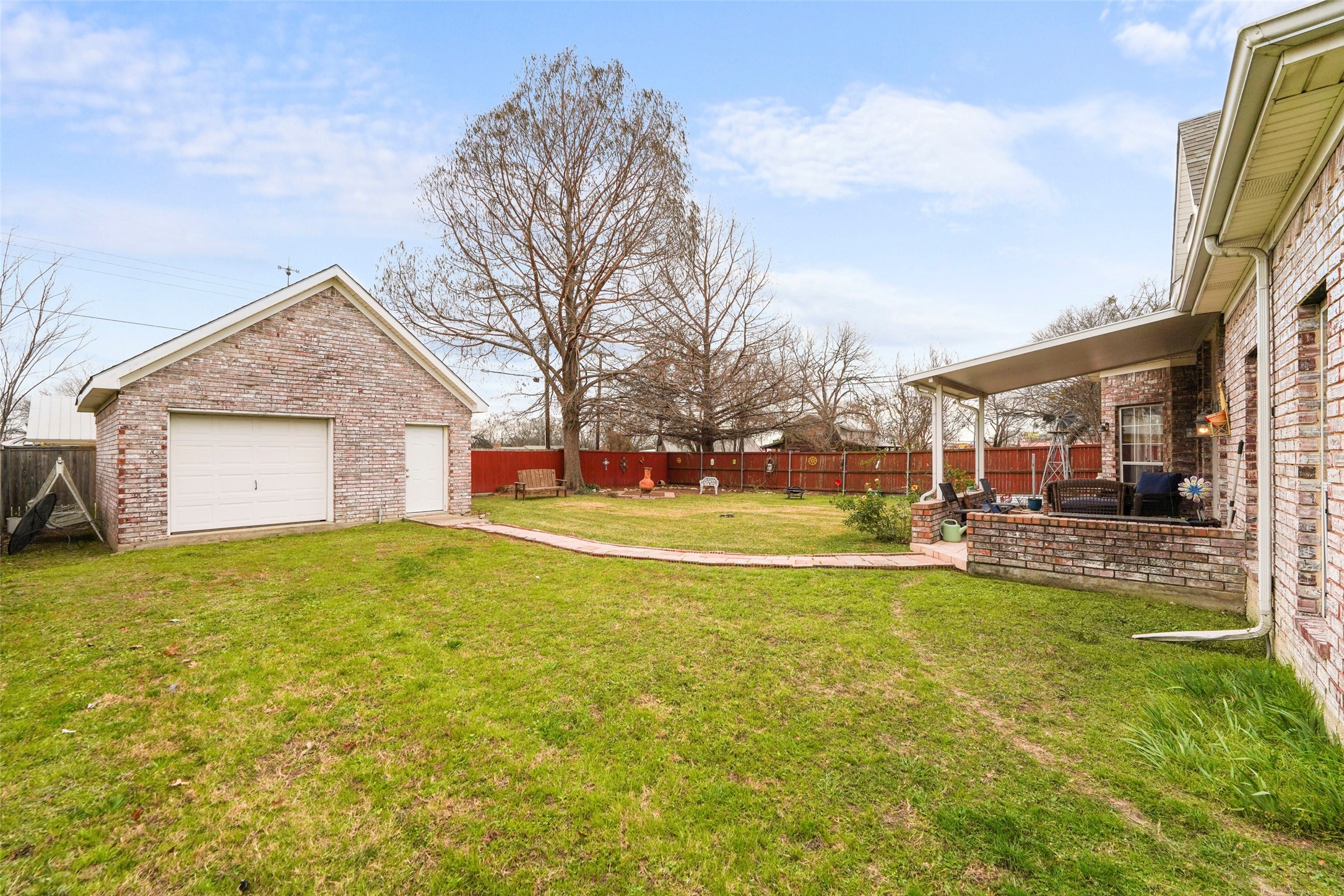 301 N Elm Quinlan TX 75474