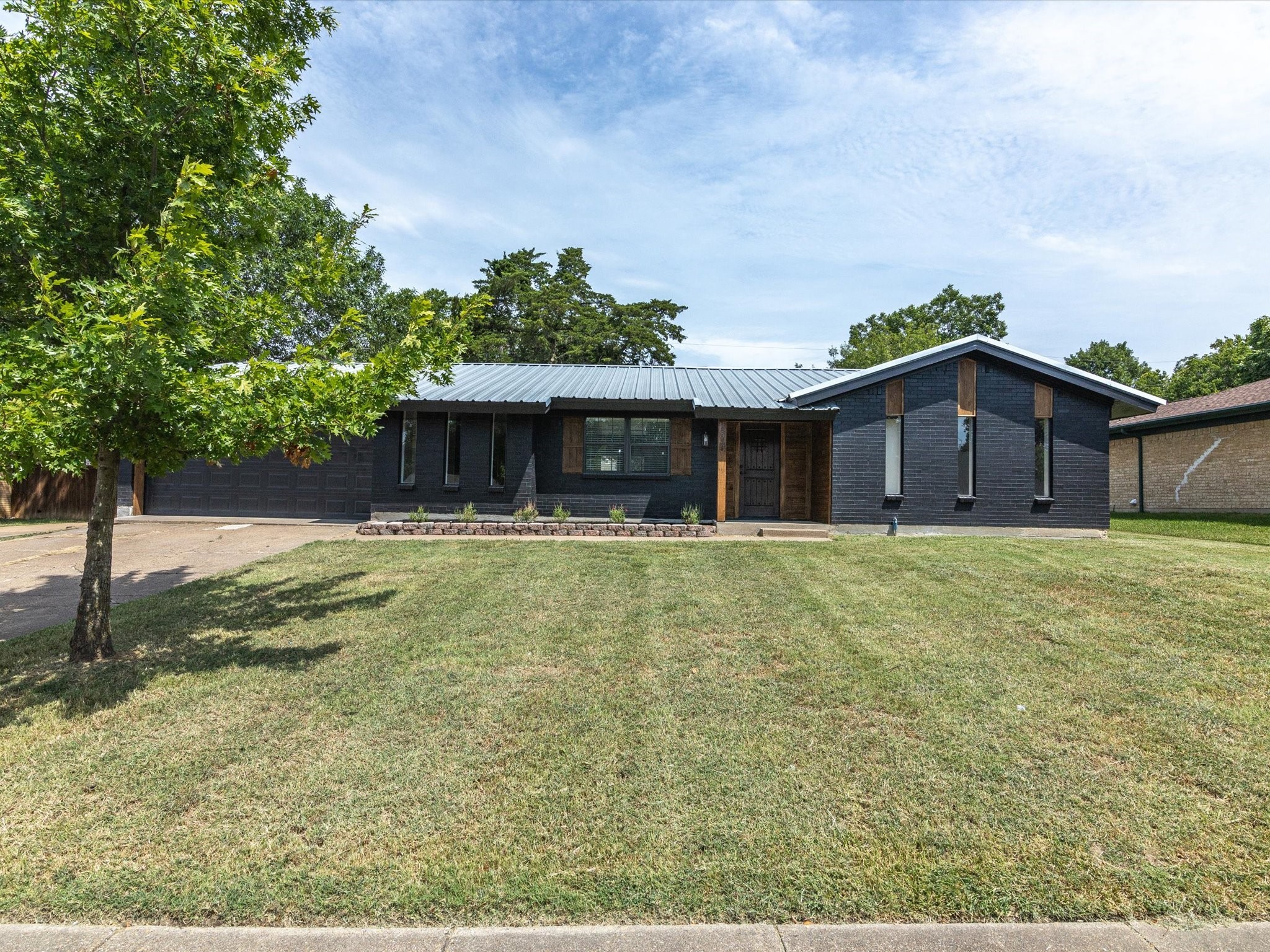 2303 Woodlawn Drive Ennis TX 75119