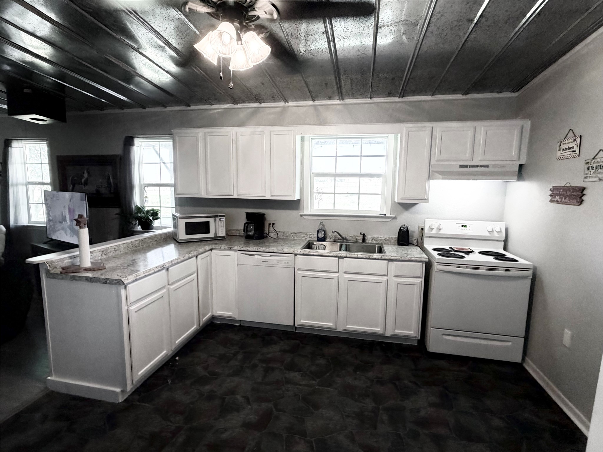 12845 Highway 6 Iredell TX 76649