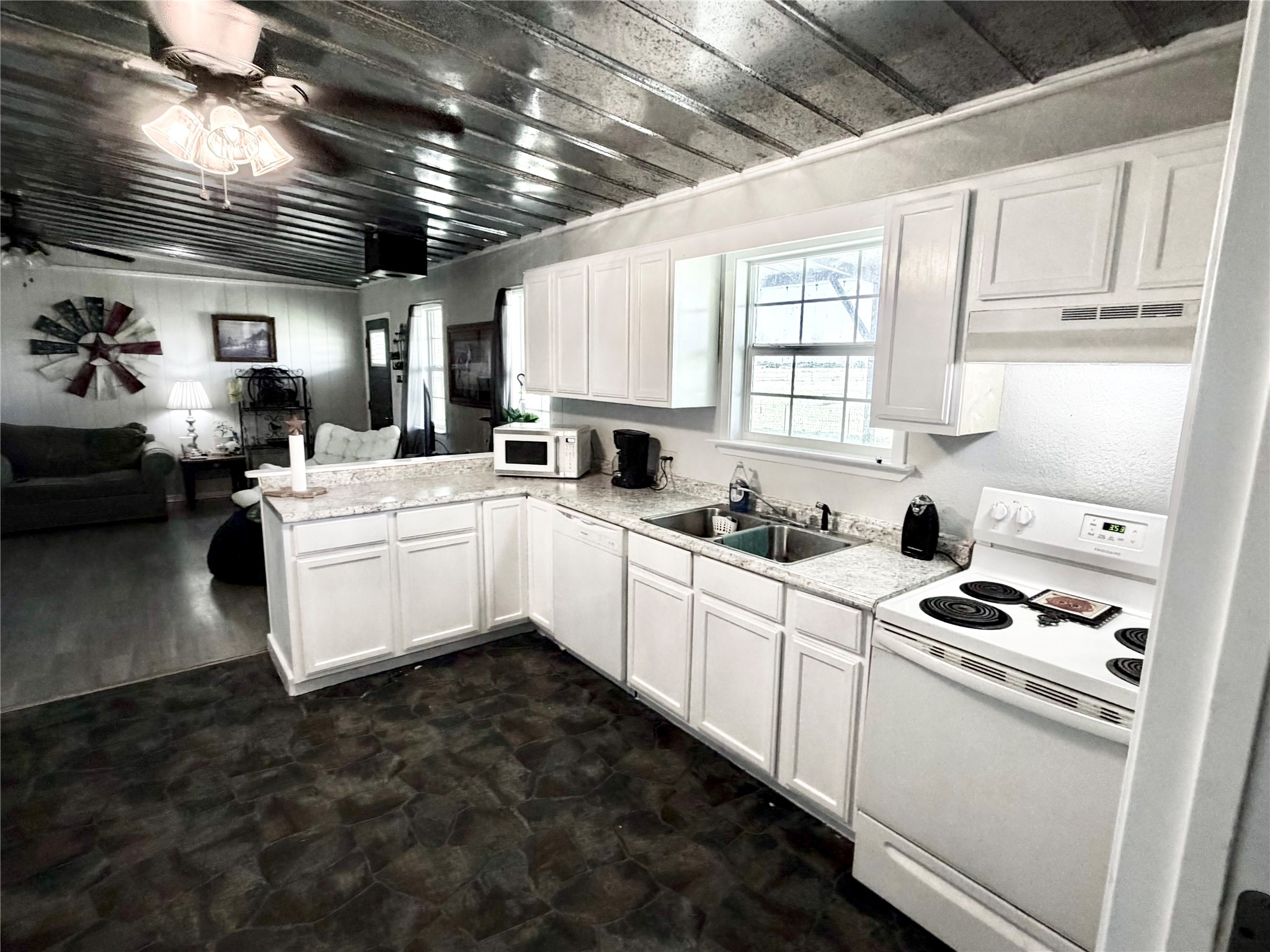 12845 Highway 6 Iredell TX 76649
