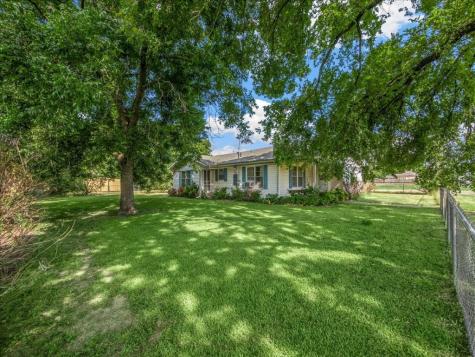 100 S Throckmorton Avenue Kerens TX 75144