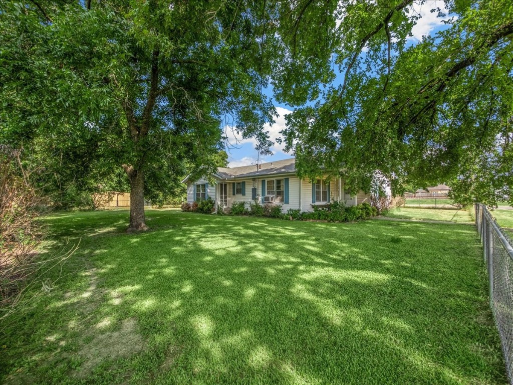 100 S Throckmorton Avenue Kerens TX 75144