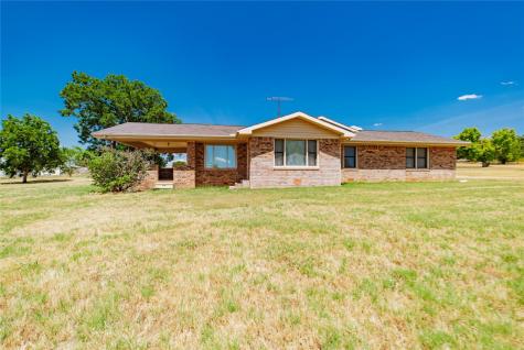 251 Pontiac Avenue Bowie TX 76230