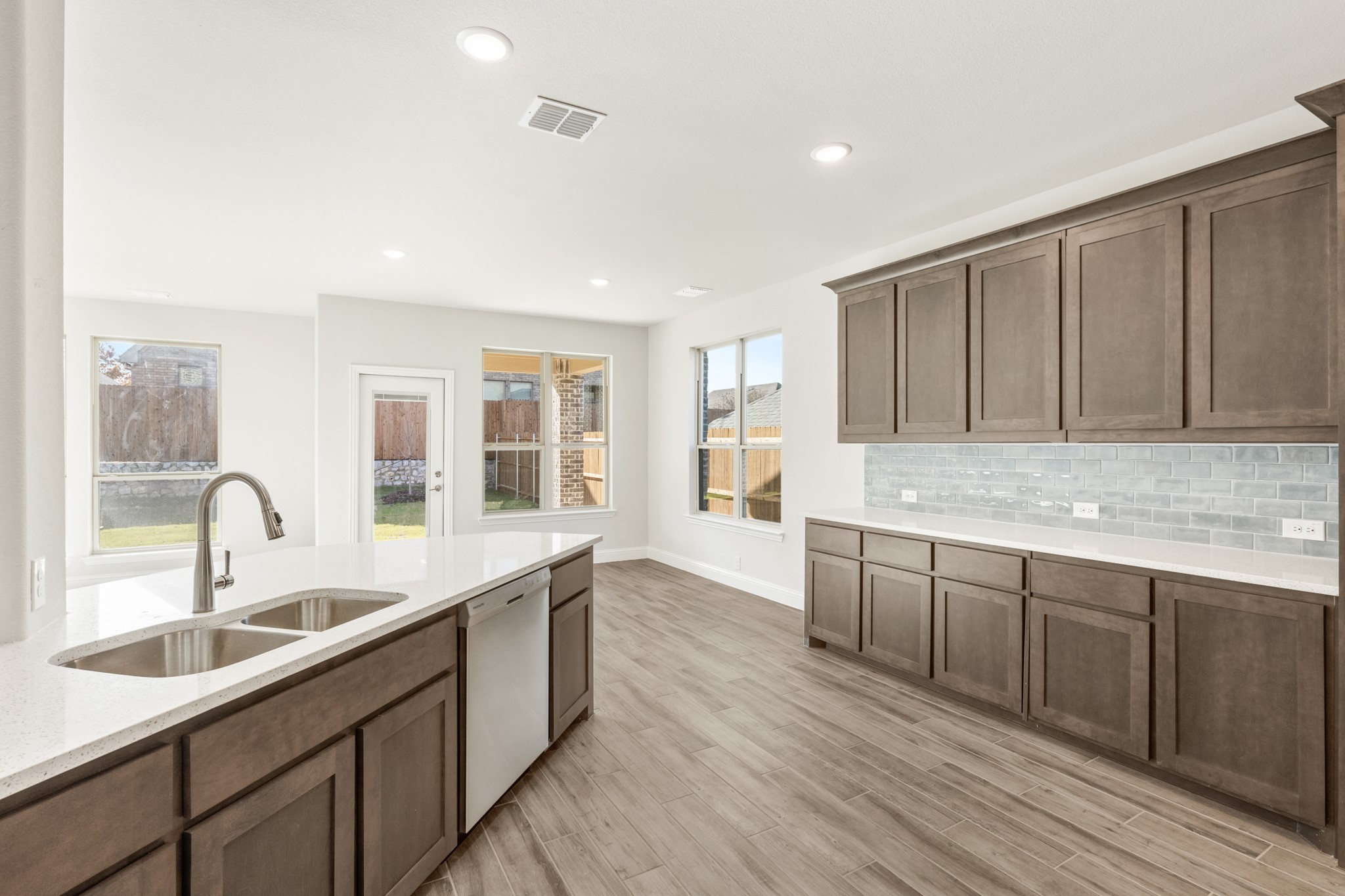 816 Yosemite Drive Desoto TX 75115
