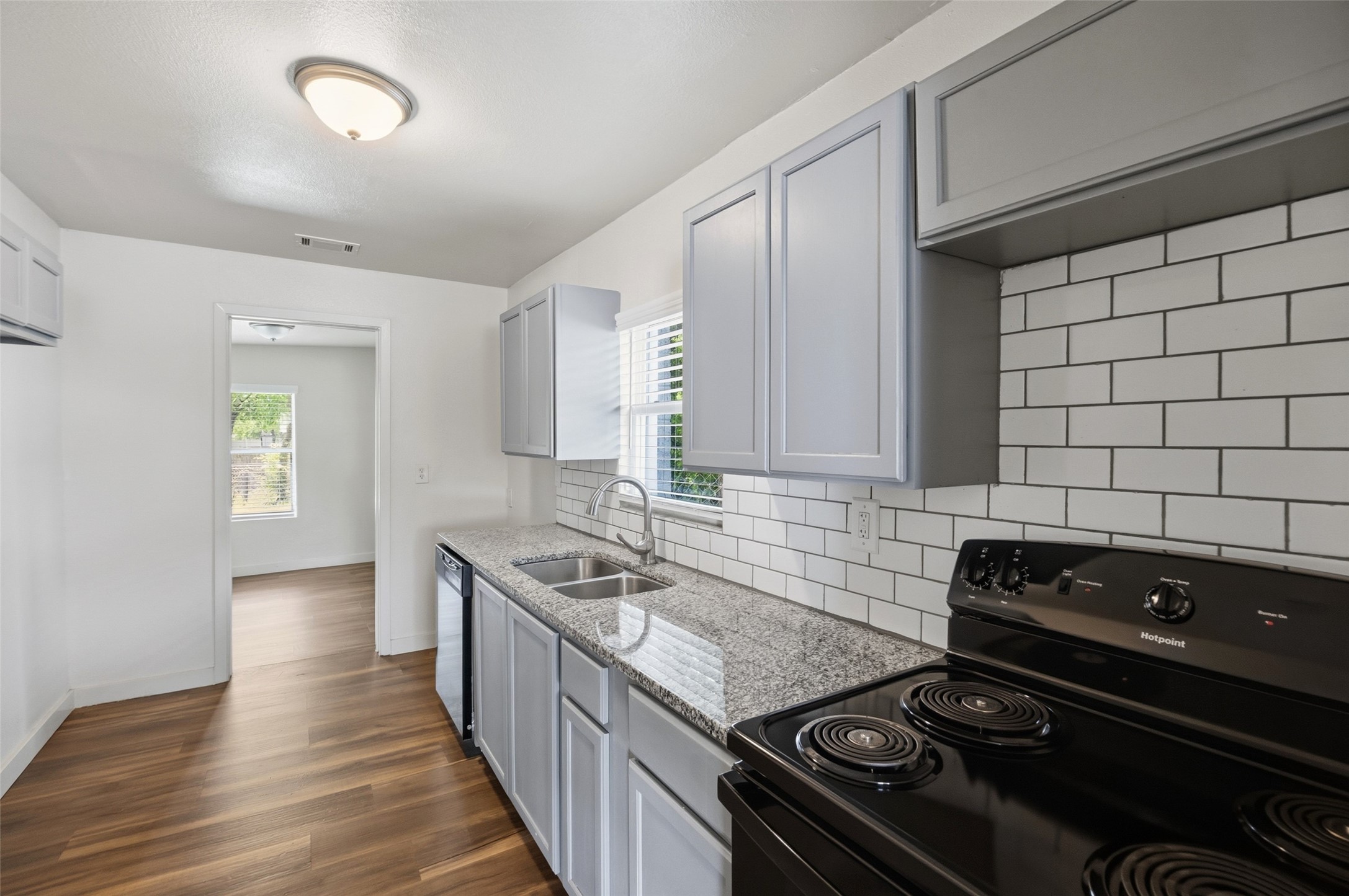 5525 Goodman Avenue Fort Worth TX 76107