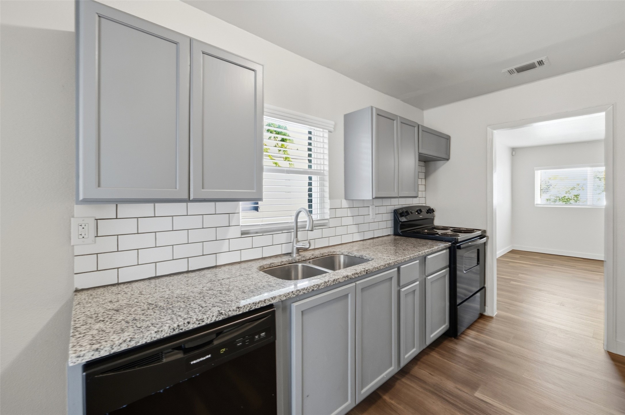 5525 Goodman Avenue Fort Worth TX 76107