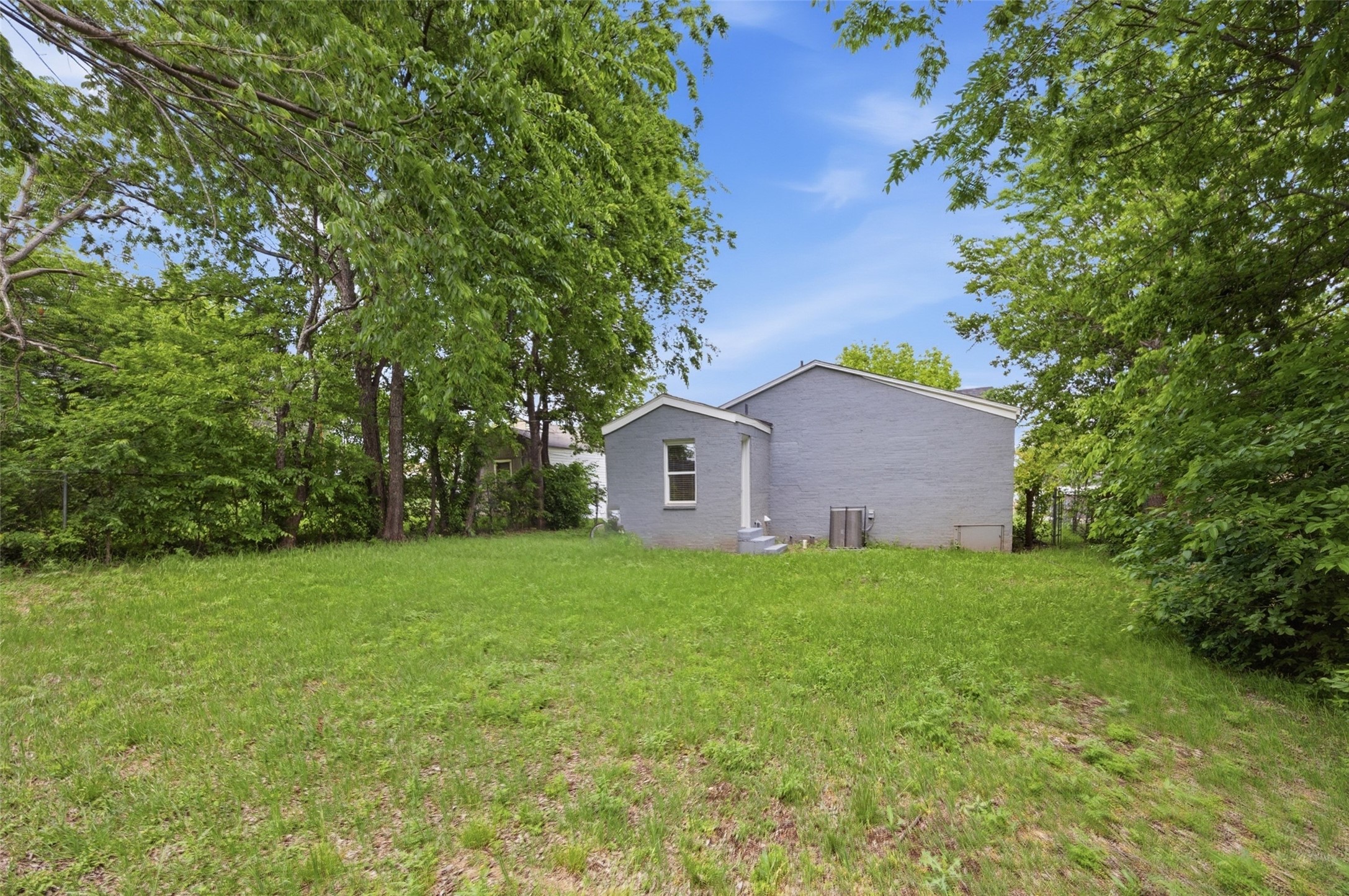 5525 Goodman Avenue Fort Worth TX 76107