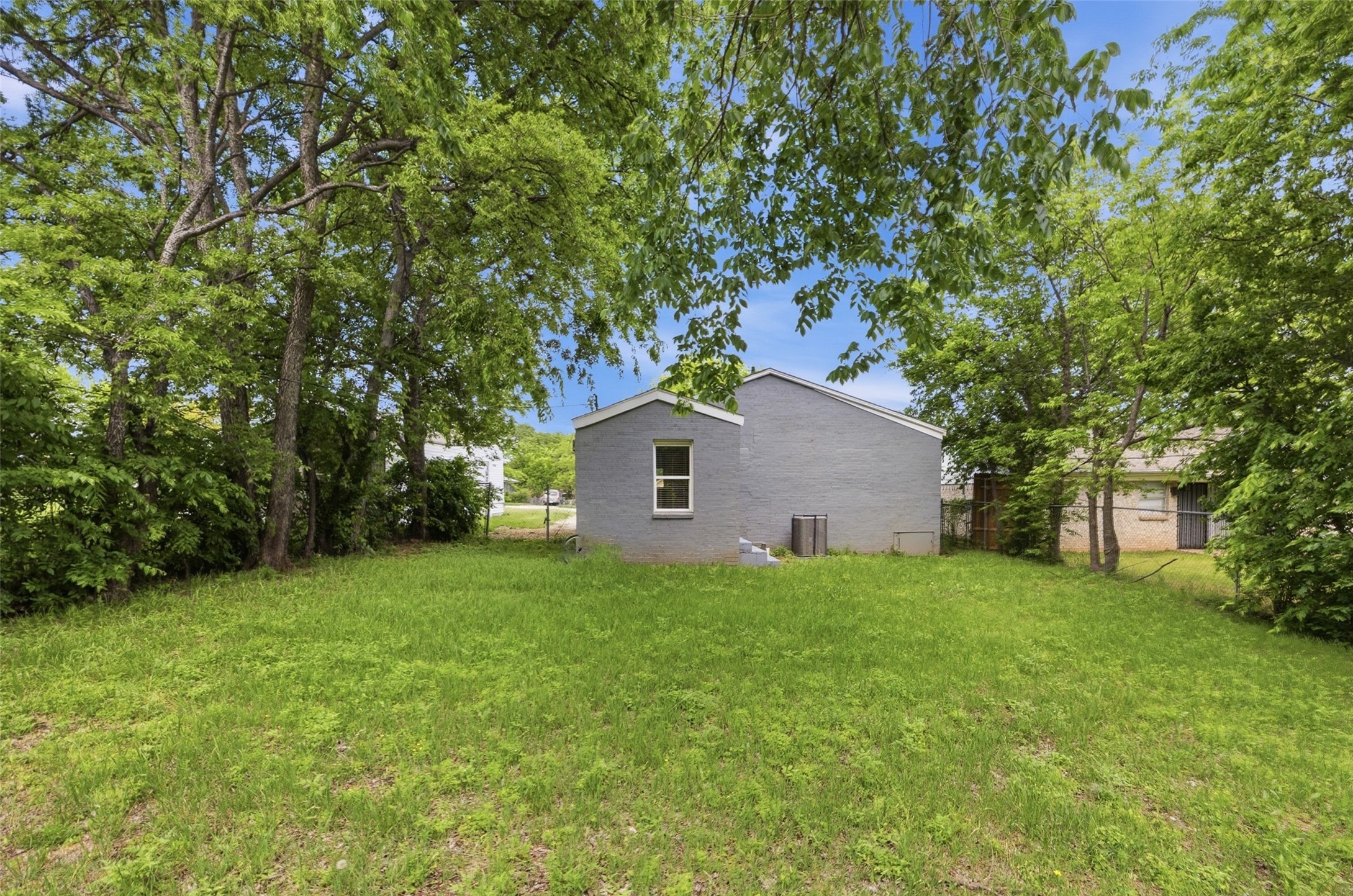 5525 Goodman Avenue Fort Worth TX 76107