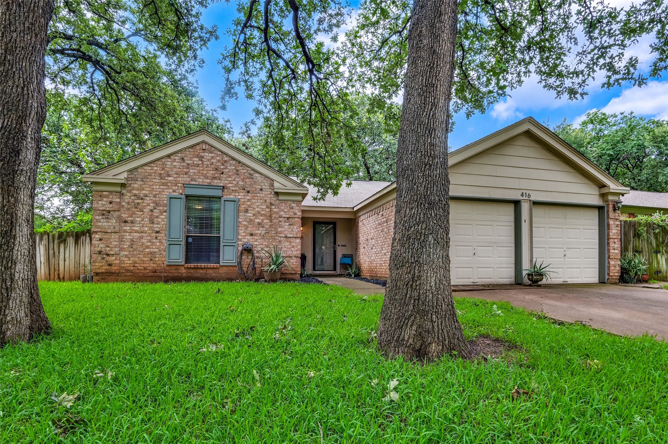 416 Thorn Wood Drive Euless TX 76039