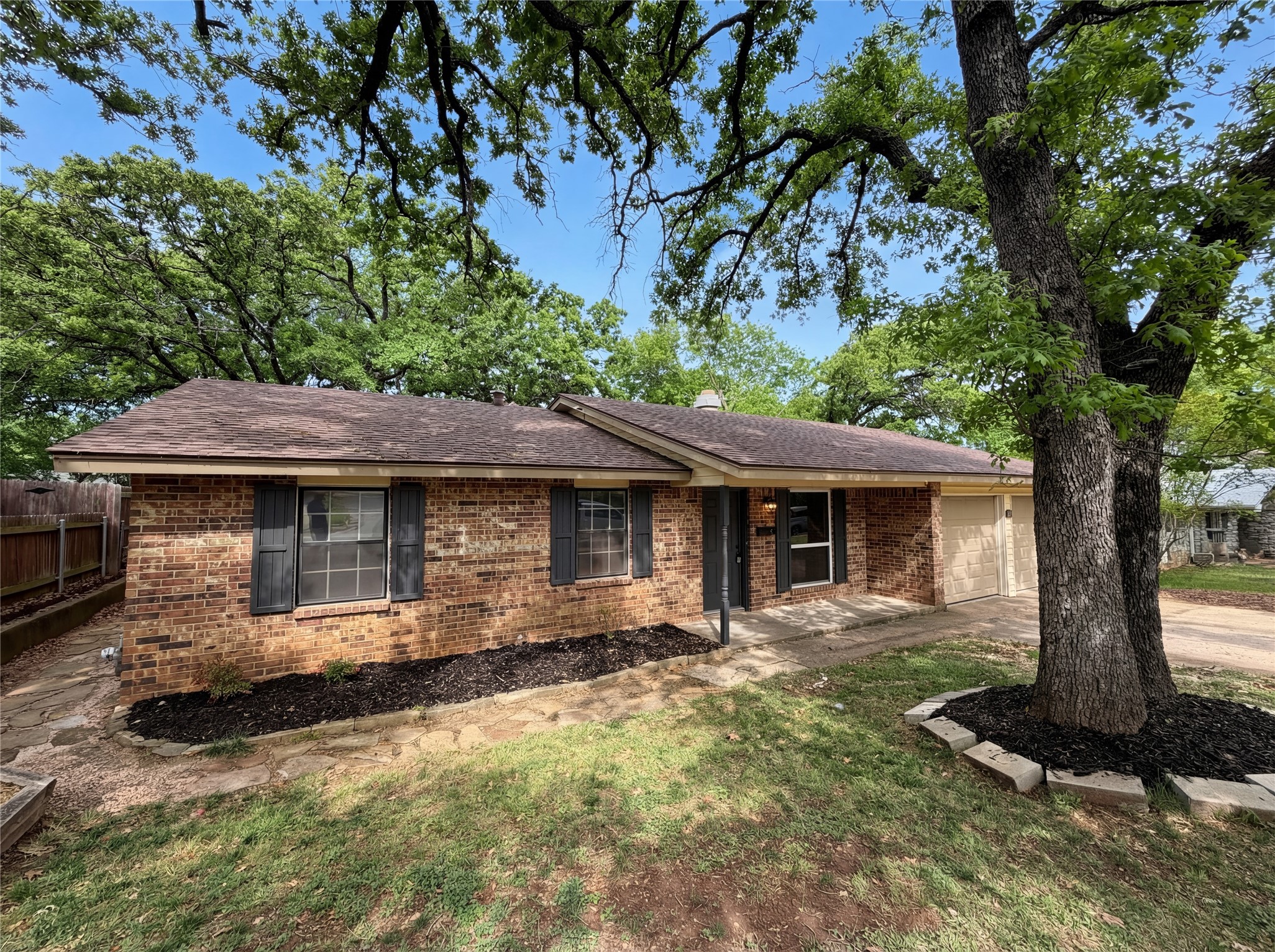 1023 N Lucas Drive Grapevine TX 76051