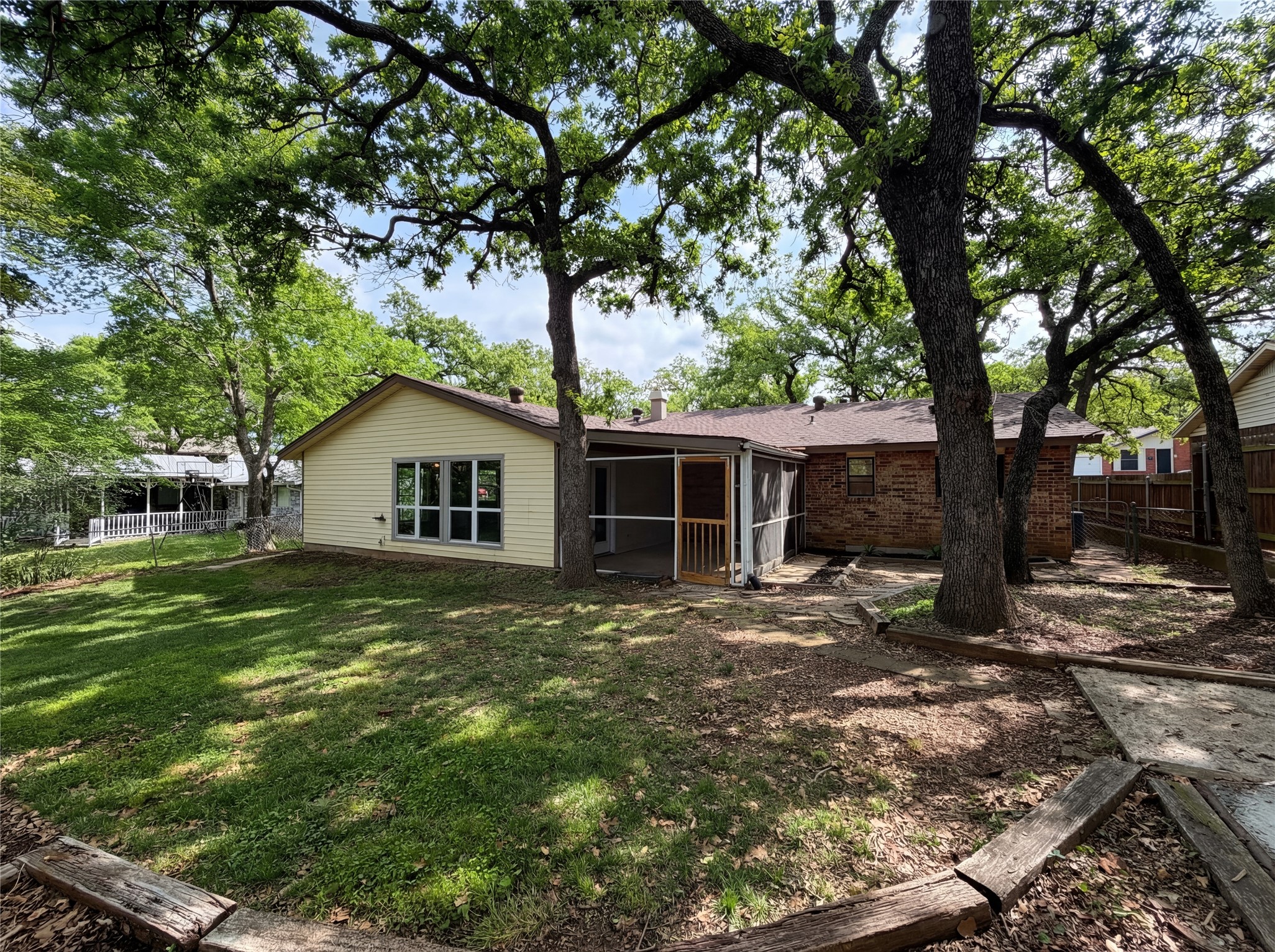 1023 N Lucas Drive Grapevine TX 76051