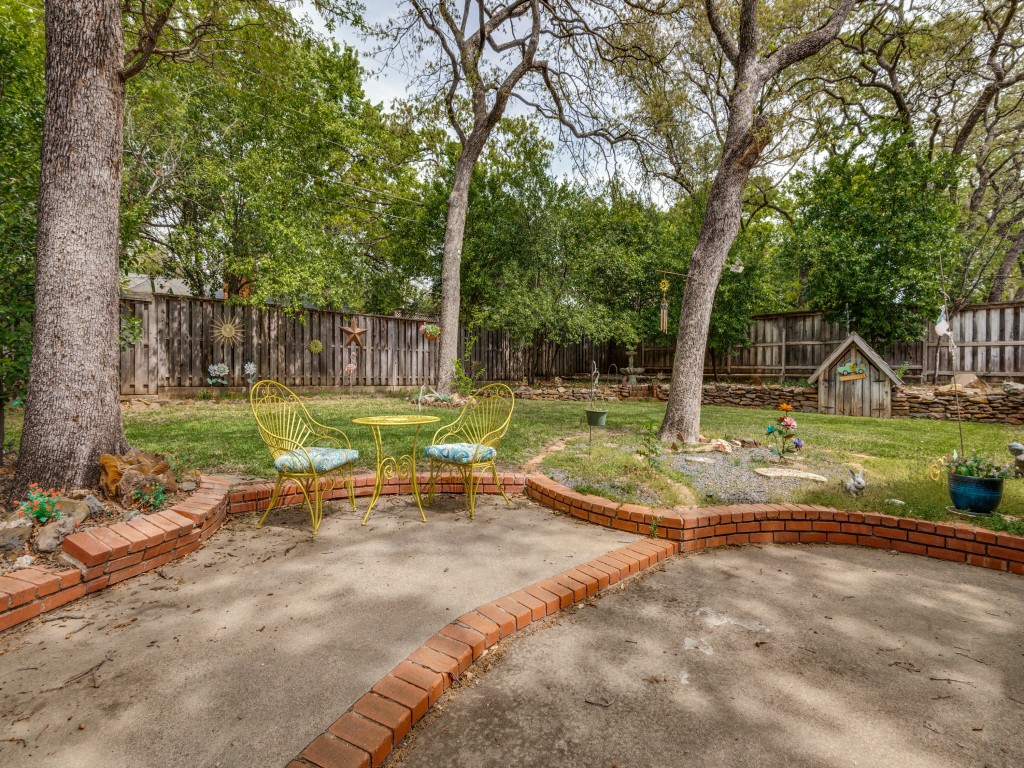 712 Joanna Drive Hurst TX 76053