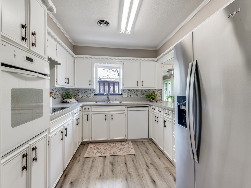 712 Joanna Drive Hurst TX 76053